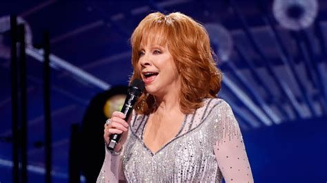 Reba Mcentire Mourns 8 Band Members On 32nd Anniversary Of Tragic Loss