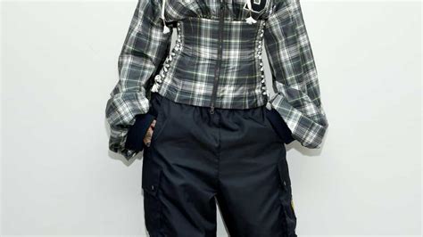 Rihanna Aquece Redes Sociais Fotos Em Lingerie