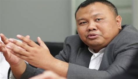 Pengamat Politik Hendri Satrio Indonesia Tersandera Proyek Kereta