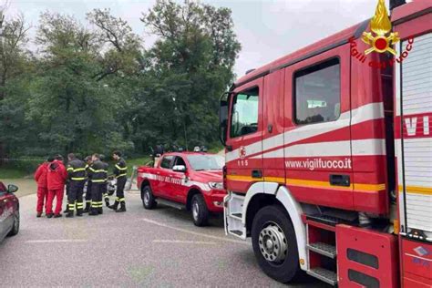 Chiesa Chiude Per Infiltrazioni D Acqua Pericolo Crollo Protesta Dei