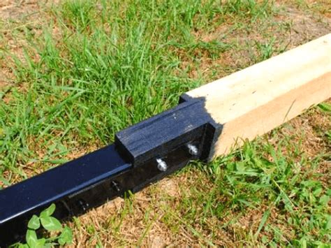 Как правильно установить деревянные столбы для забора: порядок работ