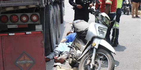 VIDEO Niño Muere Al Ser Atropellado Por Un Camión Viajaba En Moto