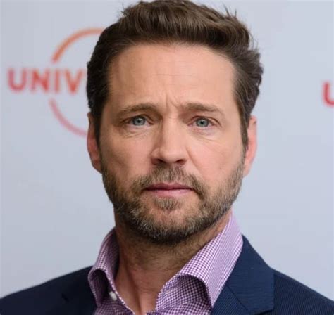 Patrimonio de Jason Priestley Edad Esposa Peso Bio Wiki Niños Venze