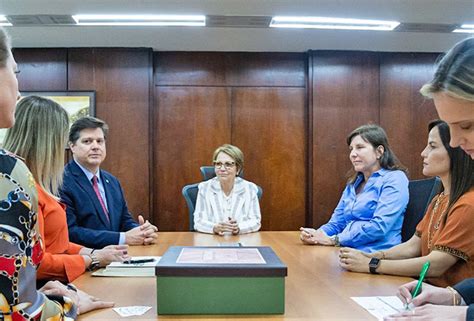 Sindicato Rural Representado Por Sua Lideran A Feminina No Encontro