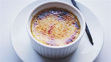 Clásico e imperdible disfruta de una exquisita creme brulee con 4