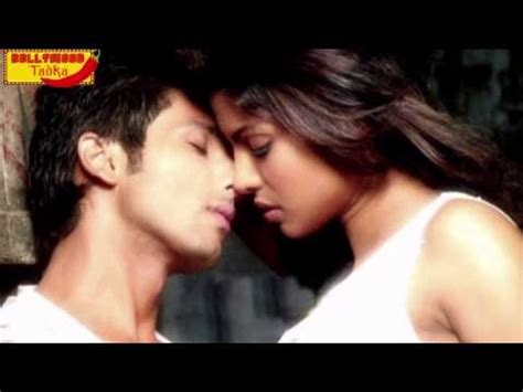 Shahid Kapoor And Kareena Kapoor Kissing