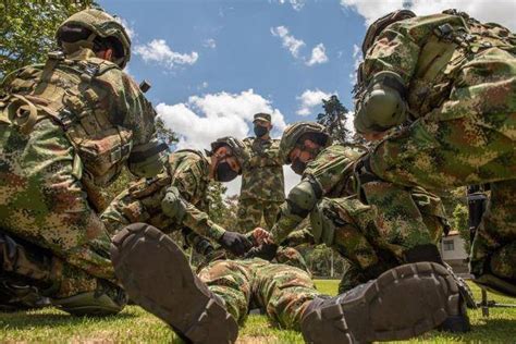 El Ej Rcito De Colombia Capacita Un Grupo De Socorristas Militares En