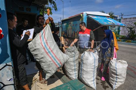 Peningkatan Ekonomi Warga Melalui Bank Sampah Antara Foto