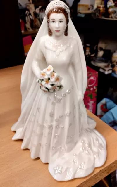 ROYAL WORCESTER FIGURINE Queen Elizabeth II Diamond Jubilee Ltd Edition