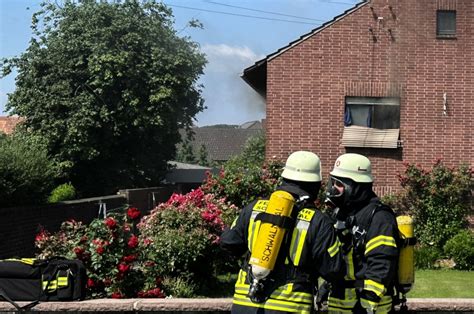 Feuerwehr löscht Brand einer elektrischen Unterverteilung