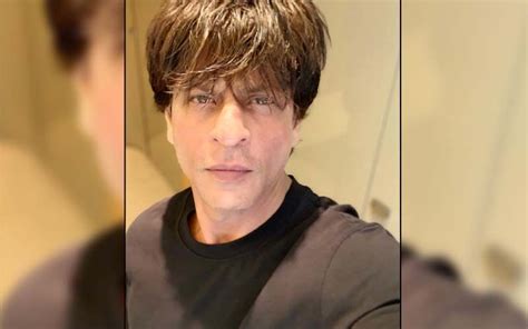 Shah Rukh Khan Responds To A Fan Who Asks Him Rs 1 Crore From Pathaan S