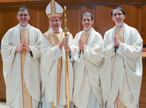 Tres Sacerdotes En La Familia Espa Ol