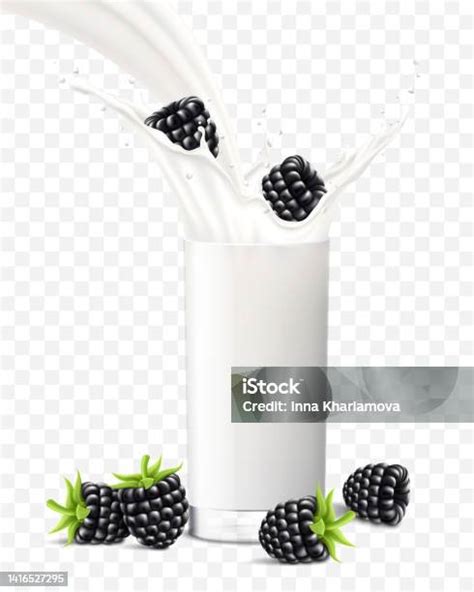 Blackberry Jatuh Dalam Segelas Susu Atau Yogurt Spanduk Iklan Milkshake