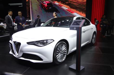 阿尔法 罗密欧2022款Giulia 2 9T 四叶草版报价 参数 图片 新浪汽车