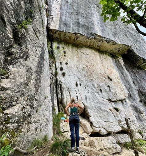 HOT LINES FRANK LOURY E CHENEVIER Up Climbing