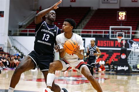 Austin Peay State Universitys Cameron Copeland Drives To The Basket