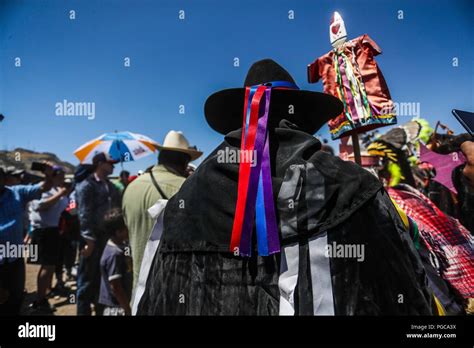 Los Fariseos De La Tribu Yaqui Realizan Un Ritual De Quema De M Scaras