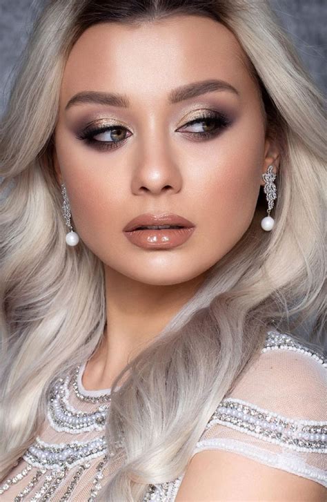 Glamorous Wedding Makeup Golden Shadow Glossy Lips