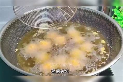 把纯牛奶放进滚烫油锅里，瞬间变美食，第一次见这操作，实在是高