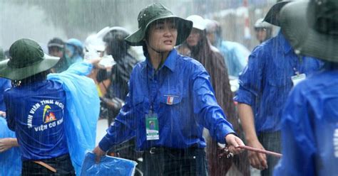 Tranh C I Gay G T Chuy N Sinh Vi N T Nh Nguy N Vi C Nh Th Nh C M Vi C Ch B C L I Si Ng