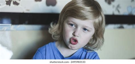 Five Year Old Blonde Boy Fotos Stock Imagens Shutterstock