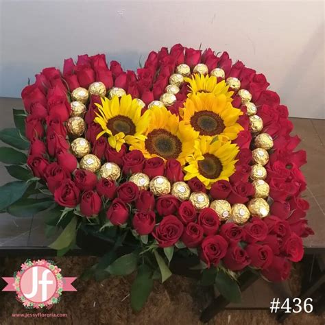 Caja corazón de rosas Ferreros y girasoles Jessy Floreria