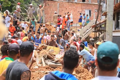 Pelo Menos Dez Mortos E 11 Feridos Em Deslizamento De Terra No Rio De Janeiro