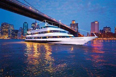 Tripadvisor ニュージャージー州大晦日のビュッフェ ディナー クルーズ、提供元：city Cruises New York