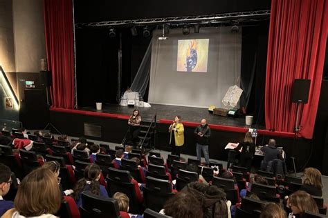 Alunni Delle Scuole Primarie Di Cerignola A Teatro Per Uno Spettacolo