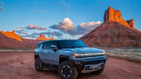 GMC Hummer EV SUV - Image Gallery