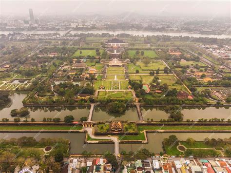 Vue Aérienne De Lancienne Tombe Royale Du Vietnam Tu Duc Et Des