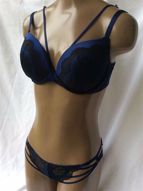 Victoria S Secret Very Sexy Strappy Push Up Bra Cheekini Set 32 C