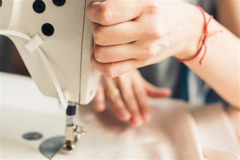 O que é ponto reto na máquina de costura Costureira em SP Costuras