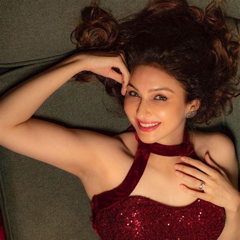 Saumya Tandon Scrolller