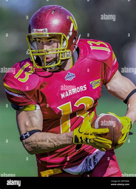 Action football nfl hi-res stock photography and images - Alamy