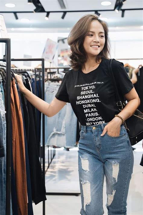 Hu V Nh I Con Khoe L I H Nh Di N Bikini G I C M C T T M V Ngoan Hi N Th Ng Th Y