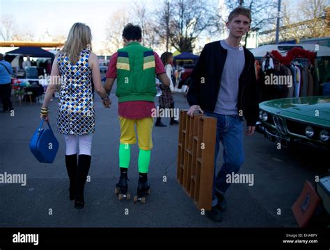 UNITED KINGDOM, London : People dressed in period clothing at a Classic ...