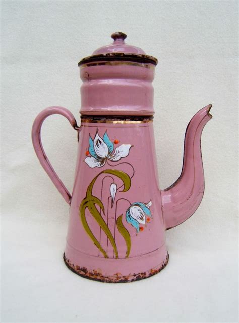 ancienne cafetière en tôle émaillée décor de fleurs en relief Art