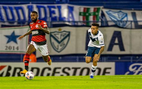 Transmissão de Flamengo x Vélez supera Record mas perde para Globo no