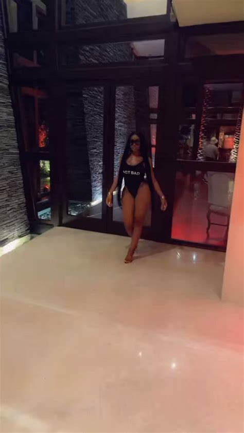 Arcon On Twitter Yung Miami Showing Off Her Bathing Suit