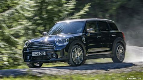 2021 Mini Countryman All4 Front Three Quarter Caricos