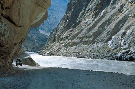 TRAVEL PAKISTAN: Indus River, Northern Pakistan