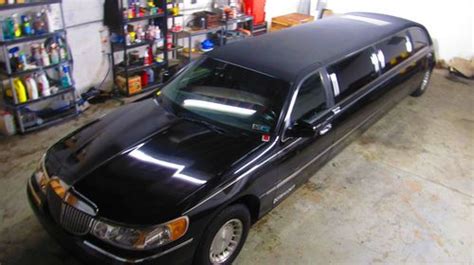 Buy Used 2001 Lincoln Town Car Base Limousine 4 Door 46l In Hanover