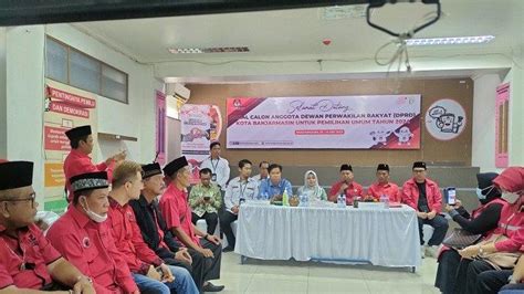 Sederhana DPC PDIP Kota Banjarmasin Mendaftarkan Bacaleg Ke KPU Tanpa