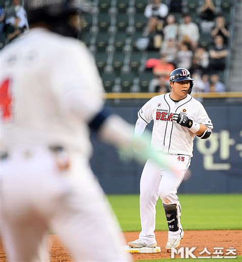 김기연 ‘만루 찬스에서 2타점 적시타 Mk포토 Mk스포츠