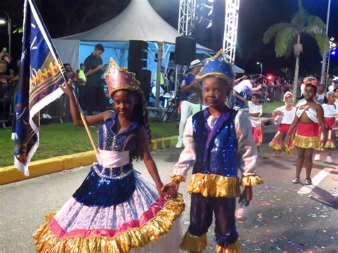 Tradi O E Simbolismo Desfile De Carnaval Encanta Moradores Em Joinville