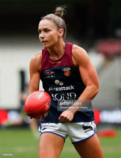 Emily Bates Of The Lions Warms Up During The 2022 Aflw Second News