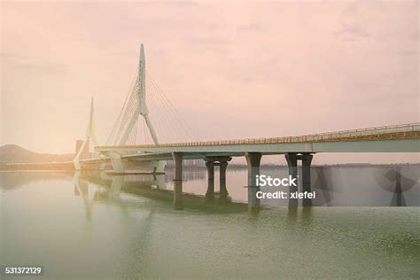 Jembatan Modern Foto Stok Unduh Gambar Sekarang Arsitektur Baja