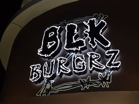 eating    oc starting   burger quest  blk burgrz