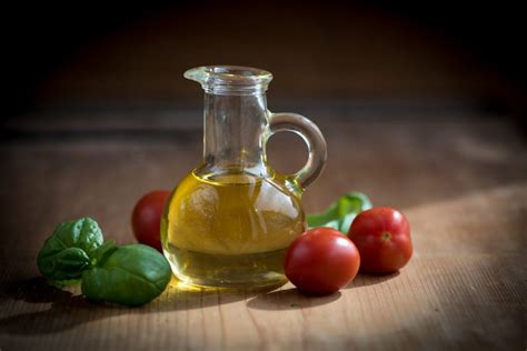 OLIVE OIL: EFFECTS OF ITS COMPONENTS ON HEALTH - oneKmore